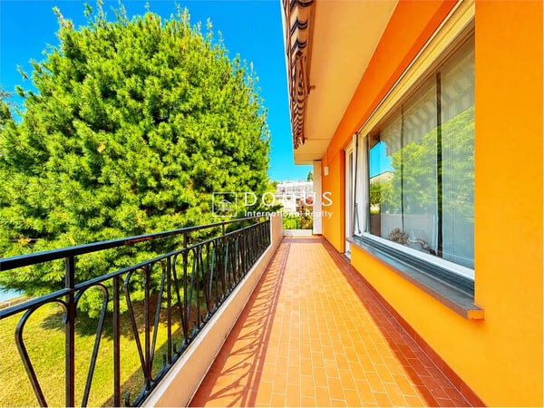 Villa indipendente immersa nel verde con piscina 6