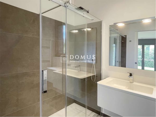 Moderno 4.5 locali con giardino privato 9