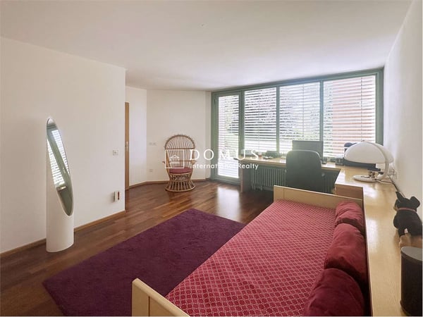 Villa architettonica con vista panoramica 11