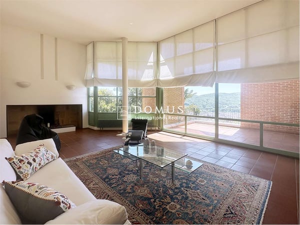 Villa architettonica con vista panoramica 4