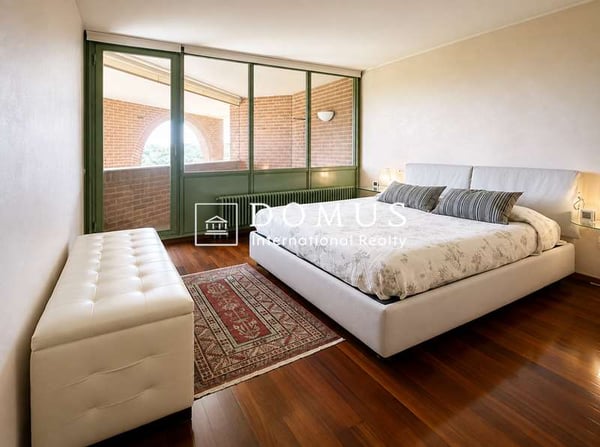 Villa architettonica con vista panoramica 9