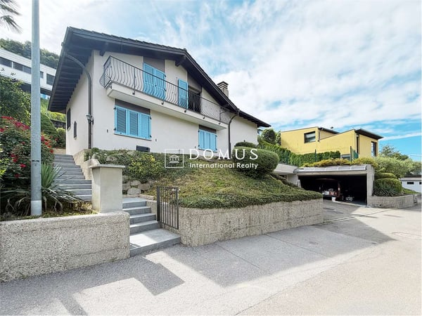 Villa con giardino privato a Carabbia 8