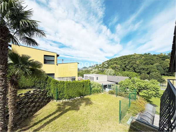 Villa con giardino privato a Carabbia 7