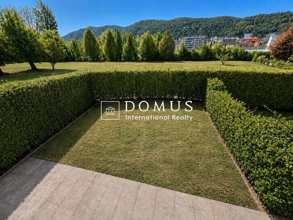 Casa a schiera con giardino privato e due posti auto 5