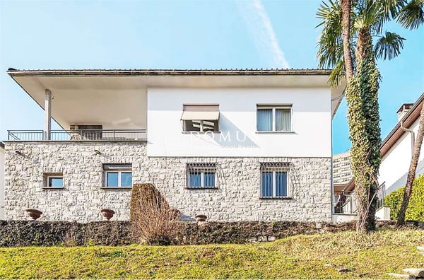 Villa vista lago e giardino 1