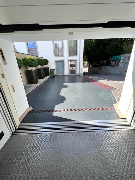 Zentraler Tiefgaragen-Parkplatz mit Autolift in Luzern 2