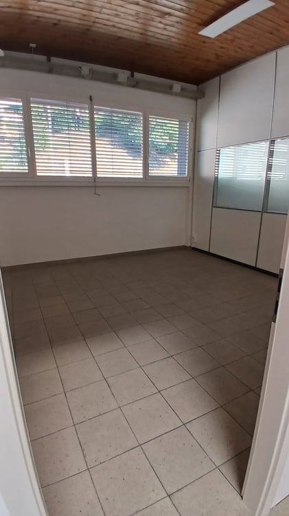 Ufficio in affitto a Caslano – Spazio funzionale con ottima posizione 2