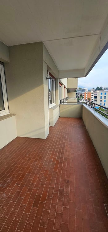 Luminoso appartamento di 1.5 locali con balcone a Lugano 5