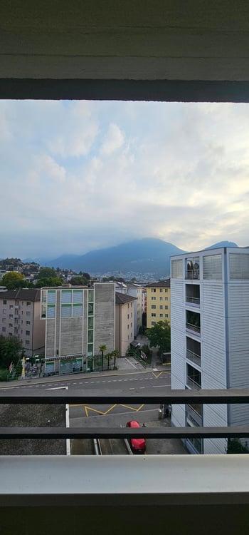 Luminoso appartamento di 1.5 locali con balcone a Lugano 1