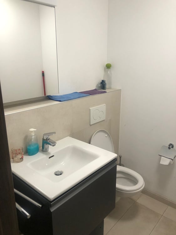 Modernes Büro mit 4 Räumen + verschiedenen Lager- und 5 Parkplätzen, auch für Investitionen 8