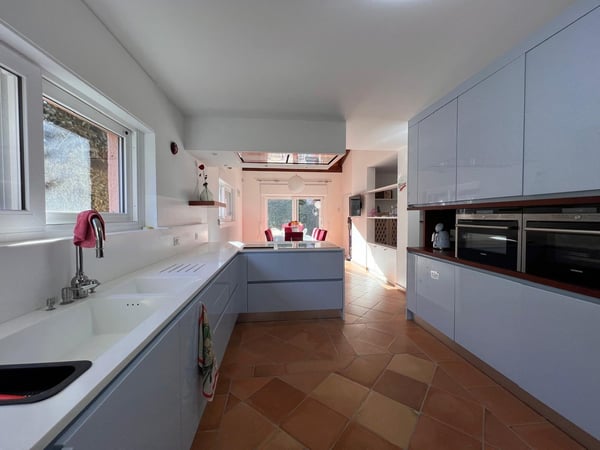 GRANDE VILLA CON PISCINA E GIARDINO IN VENDITA A VILLA LUGANESE 4