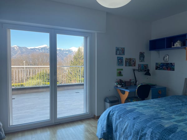 GRANDE VILLA CON PISCINA E GIARDINO IN VENDITA A VILLA LUGANESE 8