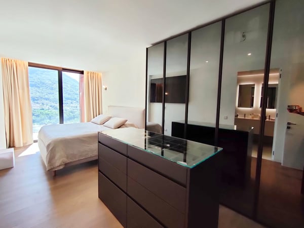 Splendido appartamento duplex 4.5 locali con piscina a Canobbio 9