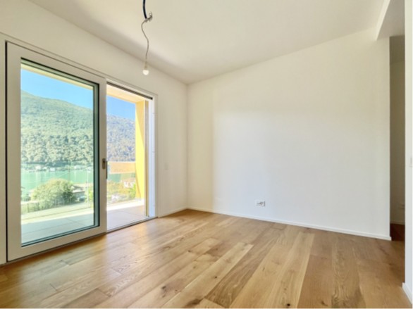 ATTICO 4.5 LOCALI CON TERRAZZE VISTA LAGO A BRUSINO ARSIZIO 2