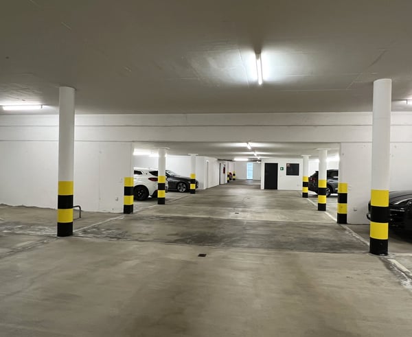 Posto auto in garage condominiale AV081 2