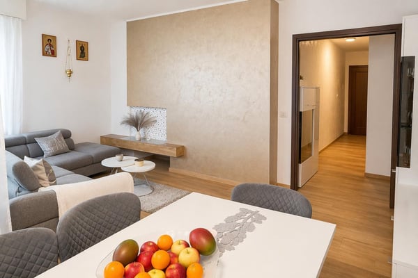 3.5 locali, ristrutturato con box privato, Paradiso AV096-22 2