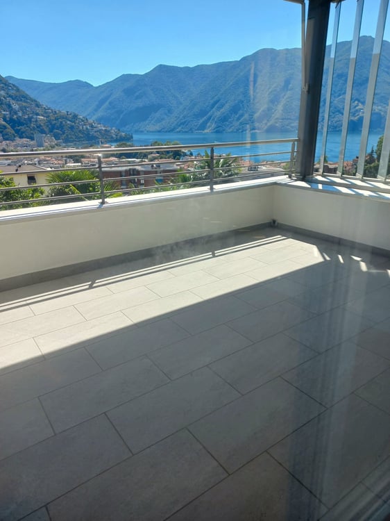 1.5 locali con terrazza e vista lago AA 112 2