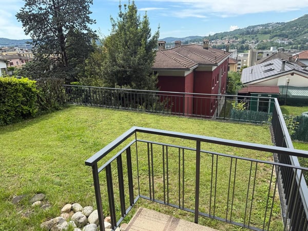 MENDRISIO: In zona tranquilla e residenziale, vendiamo ampia casa, luminosa e con vista aperta. 4