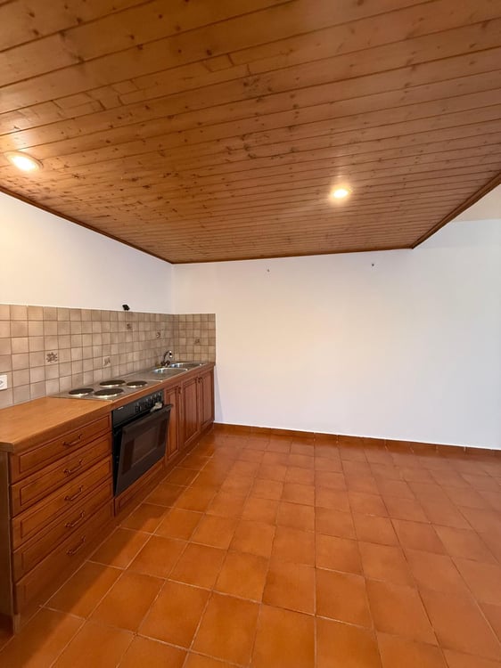 MENDRISIO: In zona tranquilla e residenziale, vendiamo ampia casa, luminosa e con vista aperta. 21