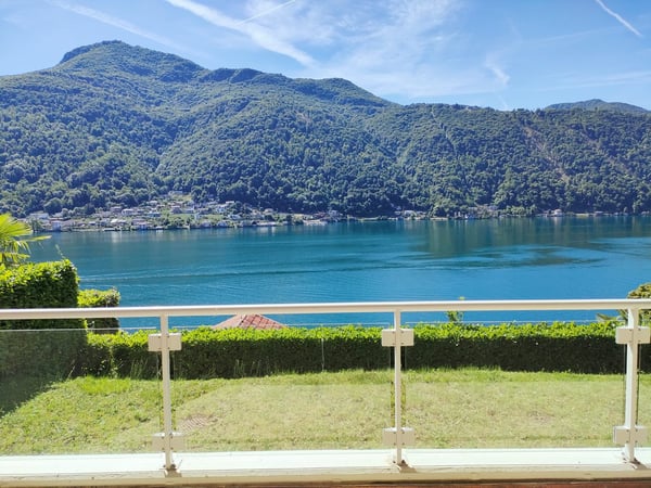 Morcote - Luminoso 3.5 locali duplex con giardino, piscina e vista lago 1