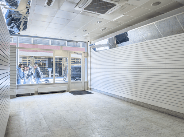 LUGANO CENTRO – Prestigioso spazio commerciale con ampia vetrina e straordinaria visibilità 3