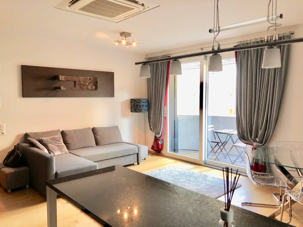 Lugano, zona centrale- In palazzina moderna affittiamo elegante appartamento 3.5 locali 7