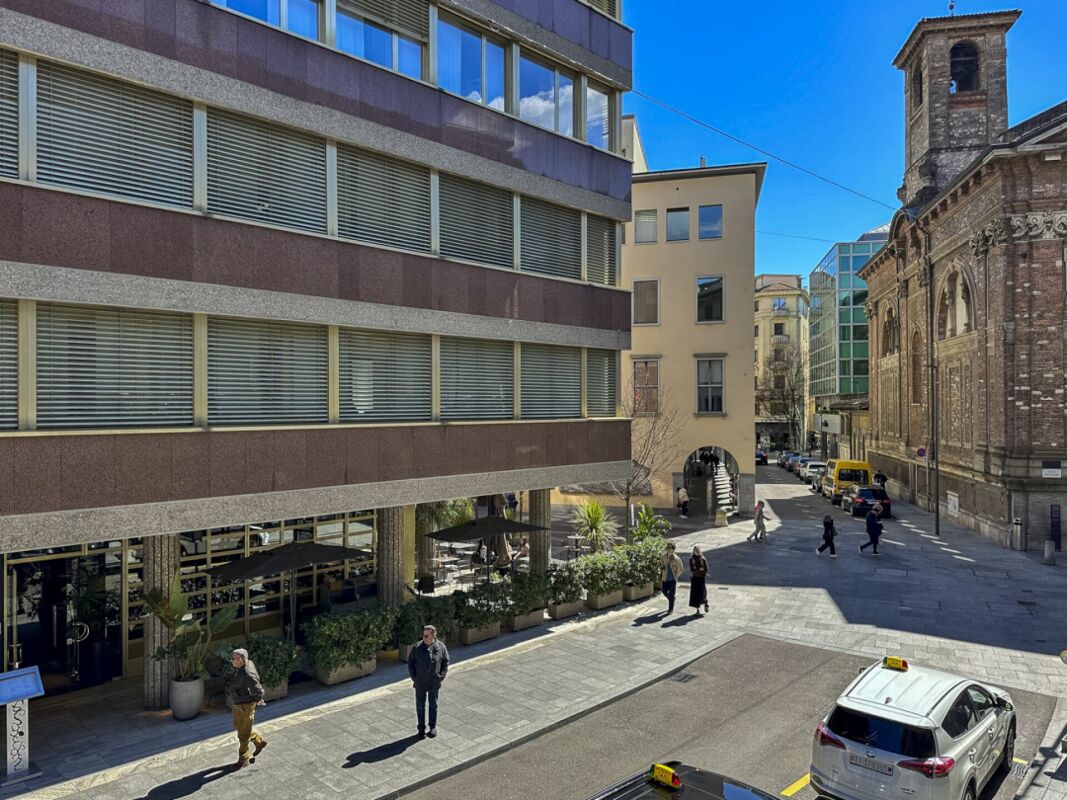 Spazio commerciale con vetrina in centro Lugano