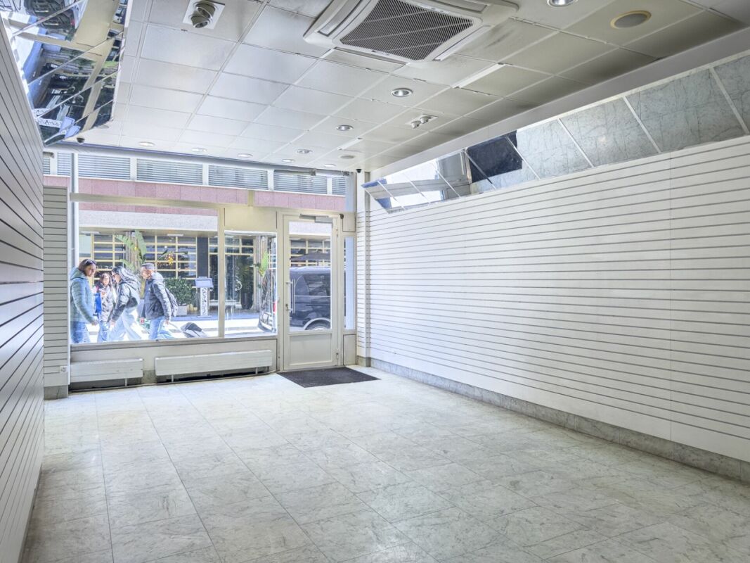Spazio commerciale con vetrina in centro Lugano