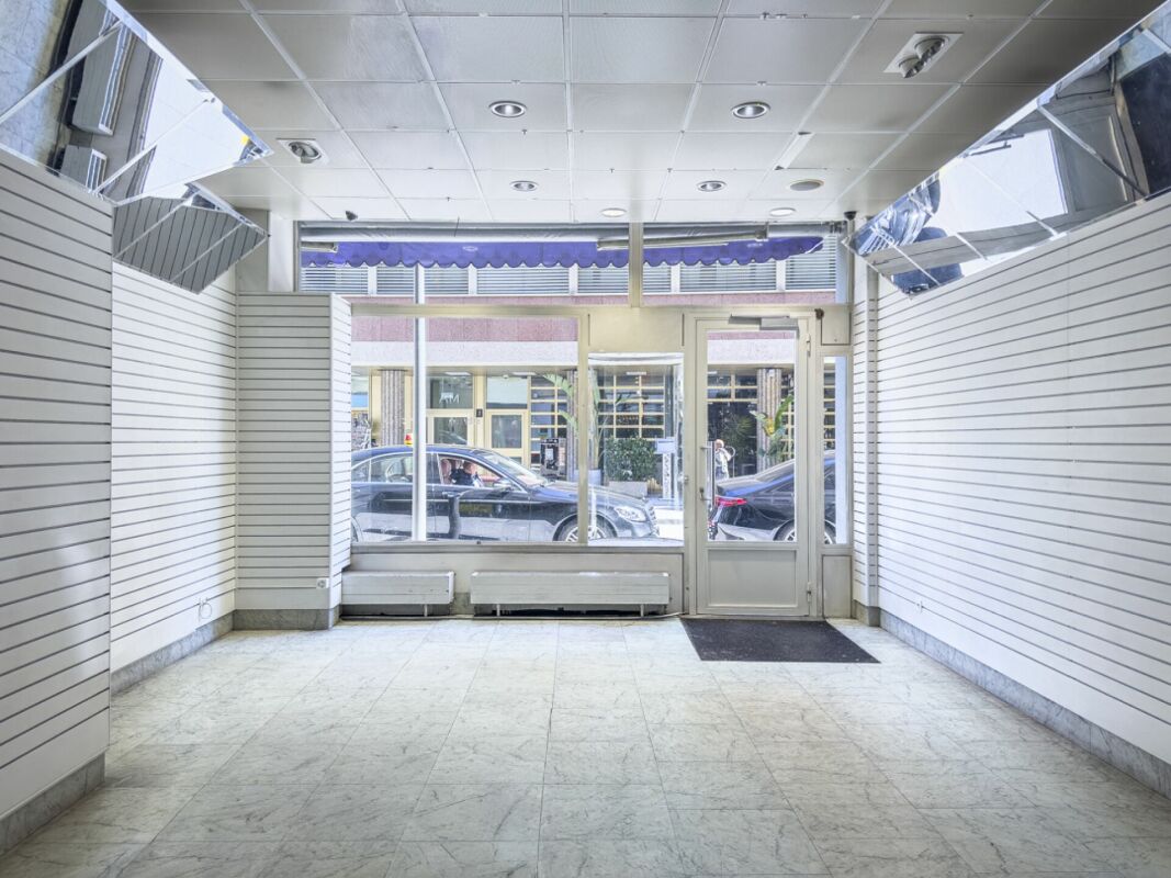 Spazio commerciale con vetrina in centro Lugano