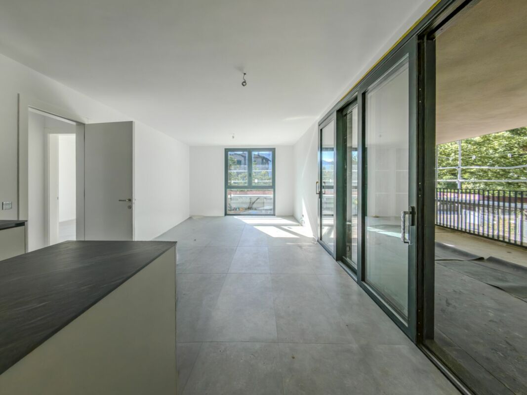 Elegante appartamento di nuova costruzione con terrazza in vendita a Lugano