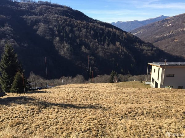 Vendesi Terreno con licenza edilizia per casa bifamiliare 1
