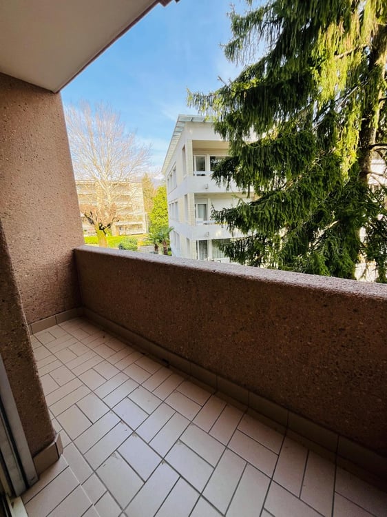 Luminoso appartamento di 4.5 locali con garage doppio a Lugano 10