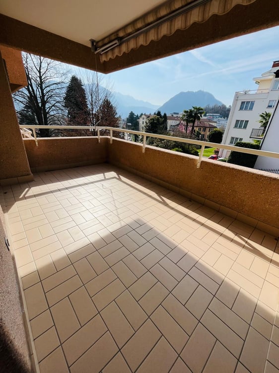 Luminoso appartamento di 4.5 locali con garage doppio a Lugano 5
