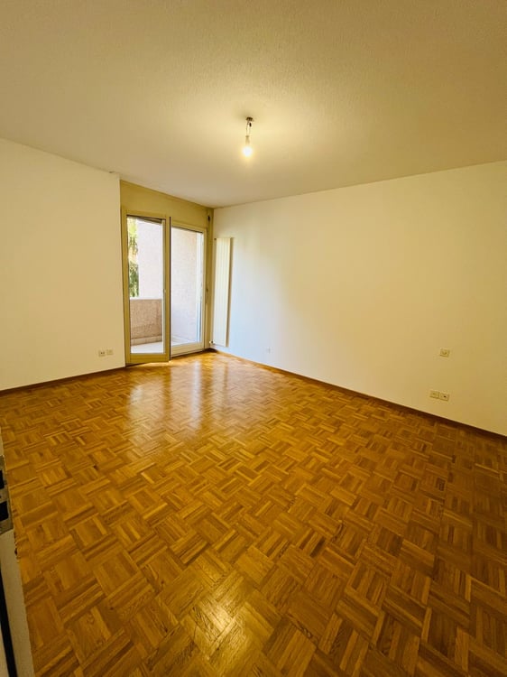 Luminoso appartamento di 4.5 locali con garage doppio a Lugano 9