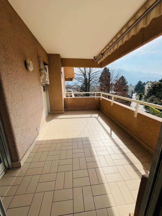 Luminoso appartamento di 4.5 locali con garage doppio a Lugano 4