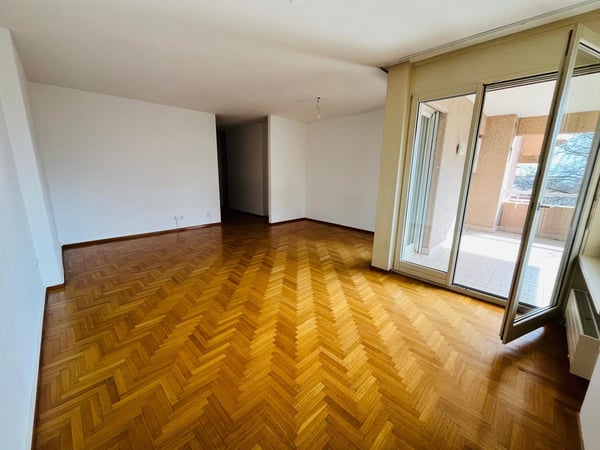 Luminoso appartamento di 4.5 locali con garage doppio a Lugano 2