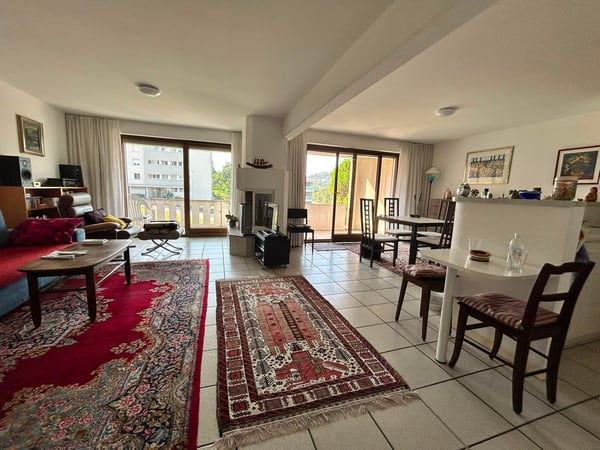 Elegante appartamento di 3,5 locali in vendita a Vezia con terrazzo