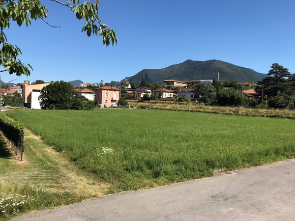 Terreno edificabile di facile accesso 13