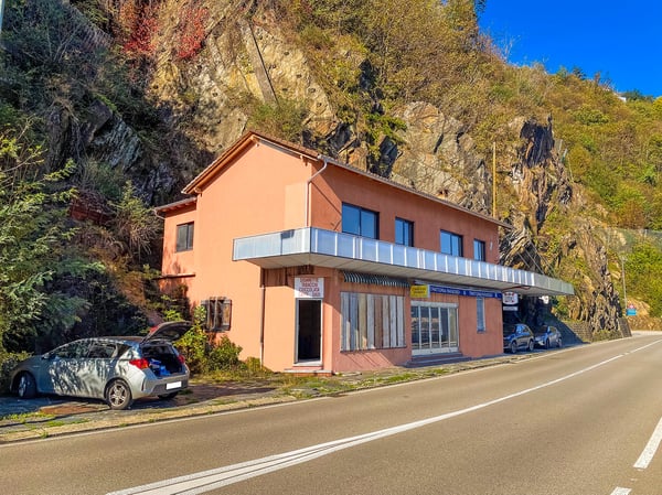 Casa strategica al confine: perfetta per abitazione o attività commerciale 8