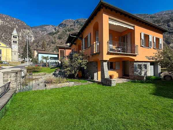 Casa unifamiliare con grande giardino 1