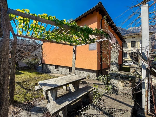 Casa unifamiliare con grande giardino 6