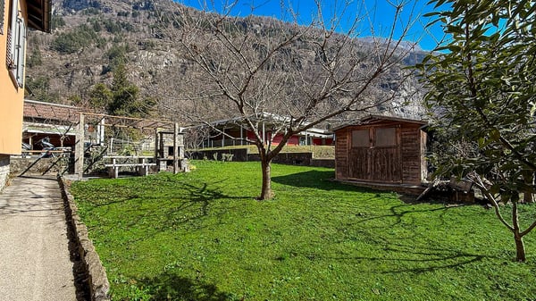 Casa unifamiliare con grande giardino 5