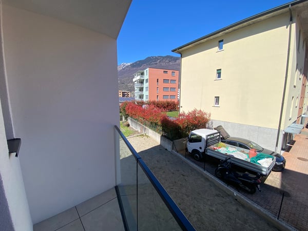 Appartamento moderno con terrazza a Giubiasco 10