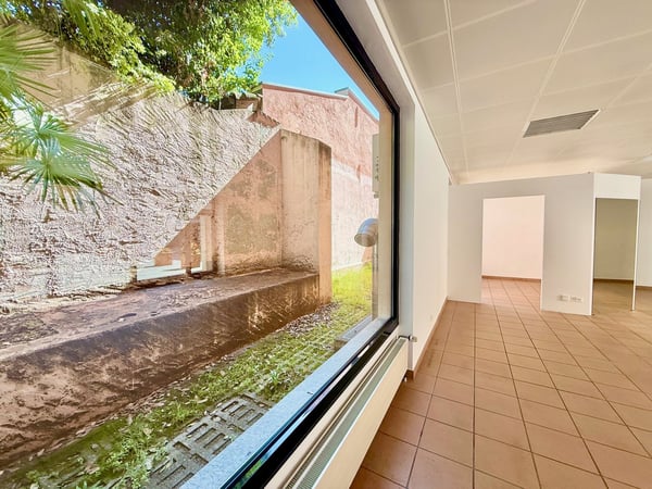 Elegante Negozio in Piazza Ascona 4