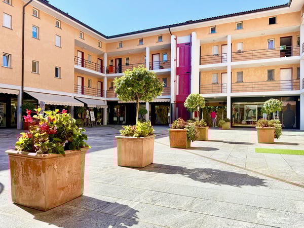 Elegante Negozio in Piazza Ascona 9