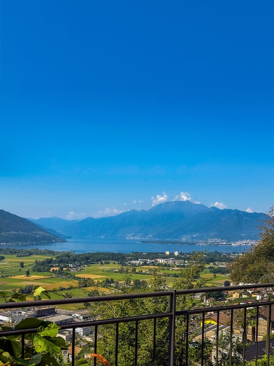 Sur le Lac Majeur, au Tessin, Maison des vacances avec vue panoramique 1