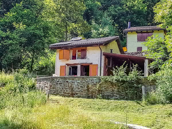 Charmante Rustico befindet sich in Scareglia, im Val Colla. Lugano 24