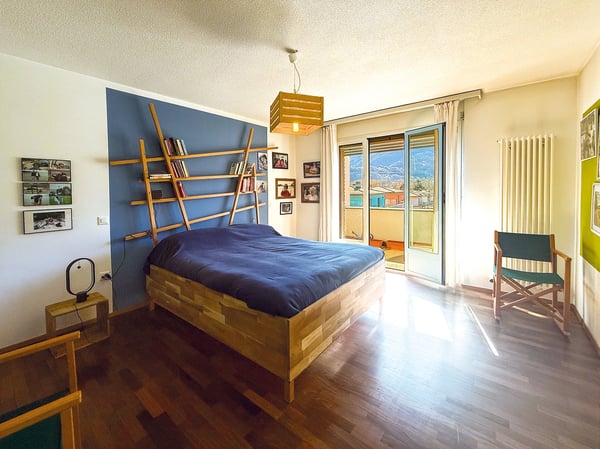 Grande casa con giardino, garages e posteggio. Soleggiata e tranquilla 13