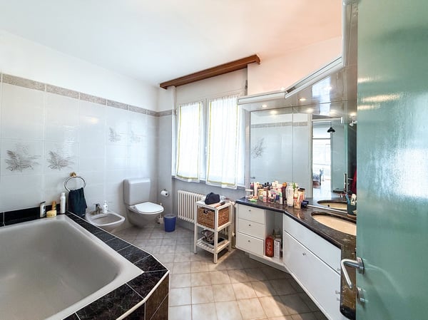 Grande casa con giardino, garages e posteggio. Soleggiata e tranquilla 14