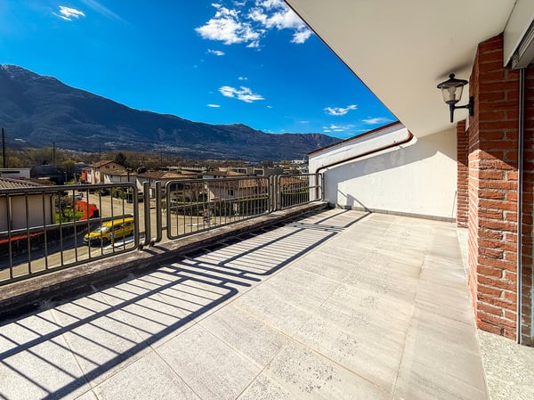 Grande casa con giardino, garages e posteggio. Soleggiata e tranquilla 21